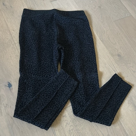 Old Navy Black velvet leopard patterned Stevie pant- size M TALL - Picture 5 of 6